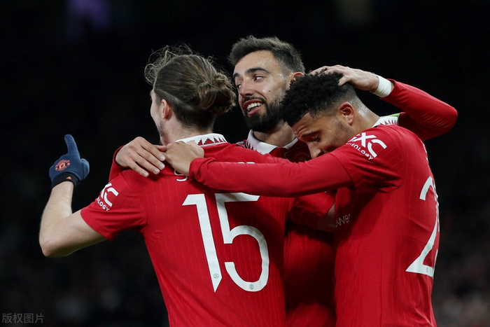 包含赛地聚焦——西甲转会期热度飙升，曼联门线救险，气氛紧张，训练强度明显提升的词条