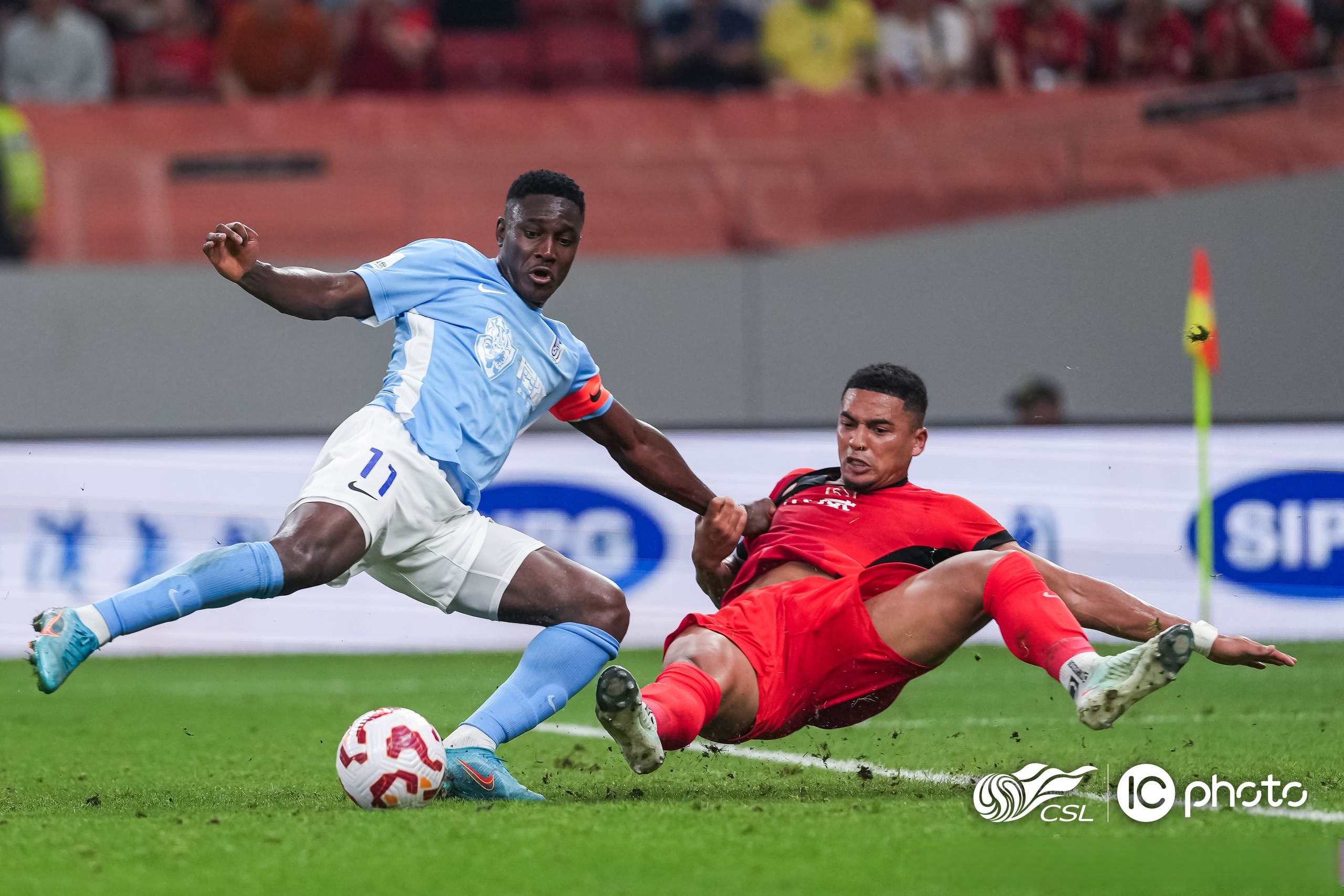 转会期欧超杯焦点战,上海海港强势反弹,球迷炸锅,心理建设被强调 转会期欧超杯焦点战,上海海港强势反弹,球迷炸锅,心理建设被强调