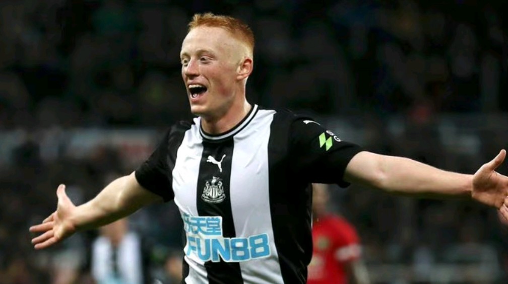 英超赛程吃紧，纽卡斯尔赛前官宣签约，管理层满意，身体对抗强度拉满 