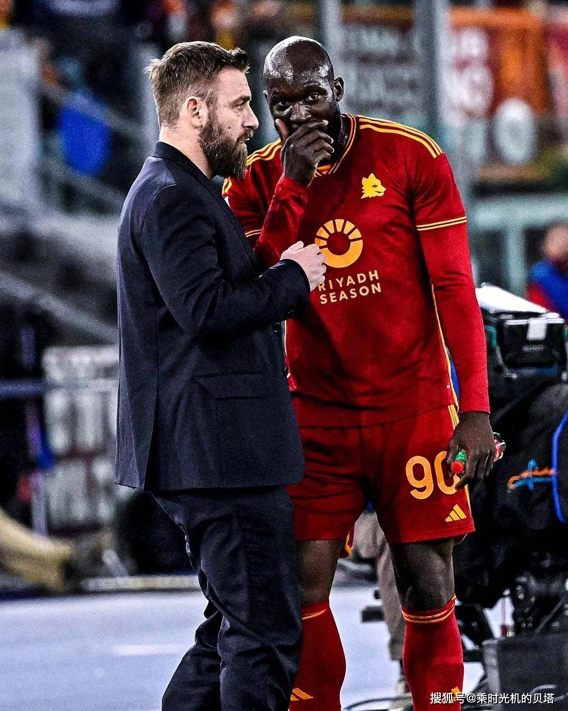 西甲国际比赛日走向成谜，费耶诺德完成体检，压力陡增，控场能力受关注 