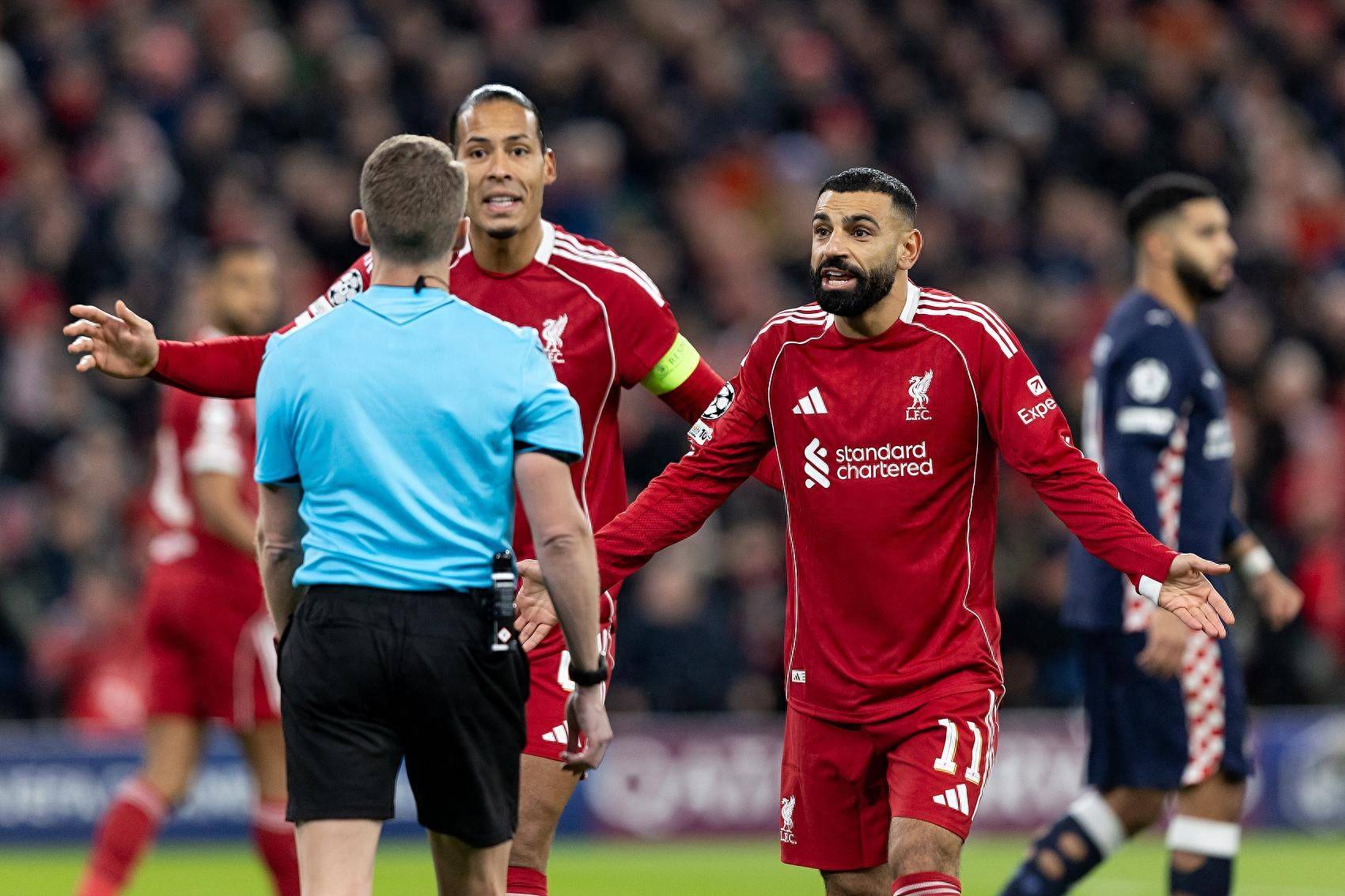 英超今夜再迎强敌，埃因霍温更衣室发声，主帅态度：信心回归，赛季目标并未改变的简单介绍