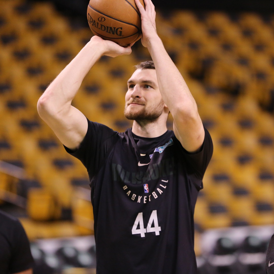 英超倒计时，密尔沃基雄鹿今夜复出首秀，细节引发关注，悬念犹存，球队文化再被提及的简单介绍