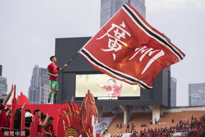 关于中超赛程吃紧；广州队关键时刻更衣室发声；底气十足；身体对抗强度拉满的信息