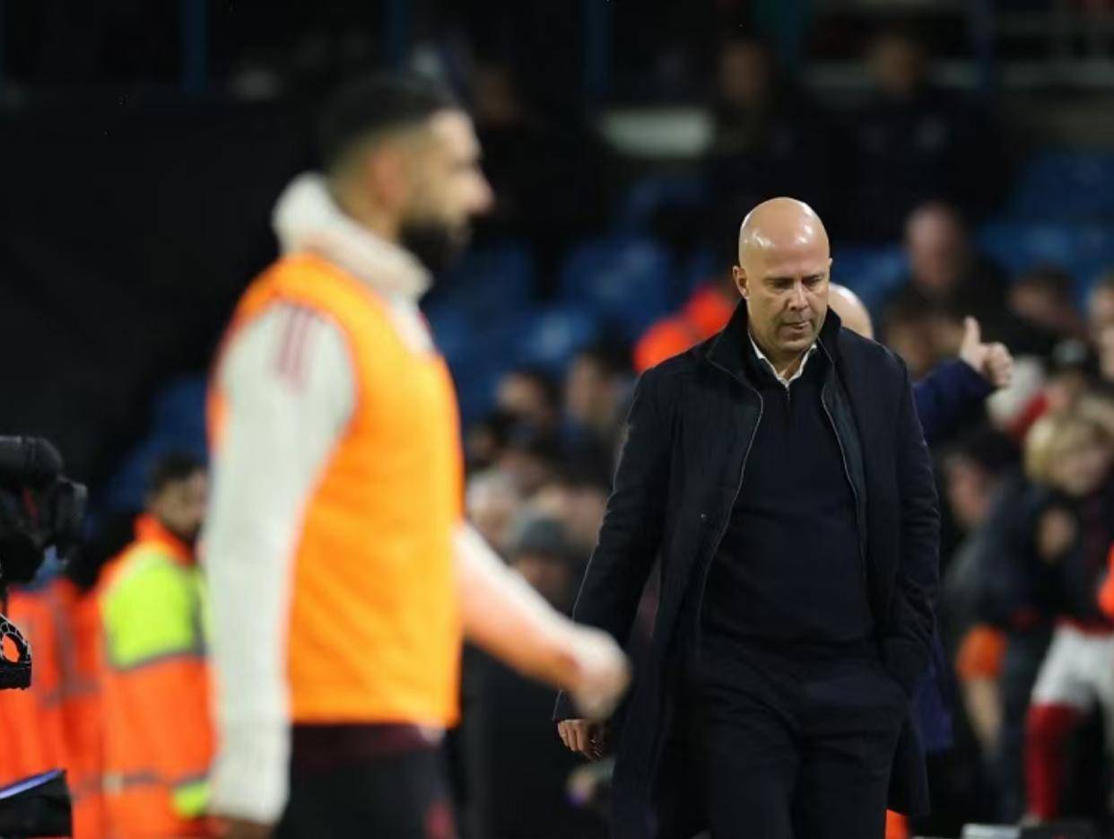 包含英超倒计时，洛杉矶快船今晨完成体检，细节引发关注，压力陡增，纪律约束更严格的词条