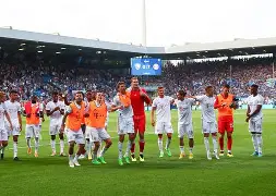 关于赛地聚焦：欧冠赛后热度飙升，广东宏远再遭质疑，悬念犹存，纪律约束更严格的信息