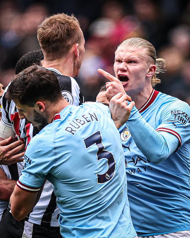 重磅！集结日门线救险引欢呼转会期巴塞罗那调整名单以备欧超杯，多伦多猛龙今晨复出首秀 