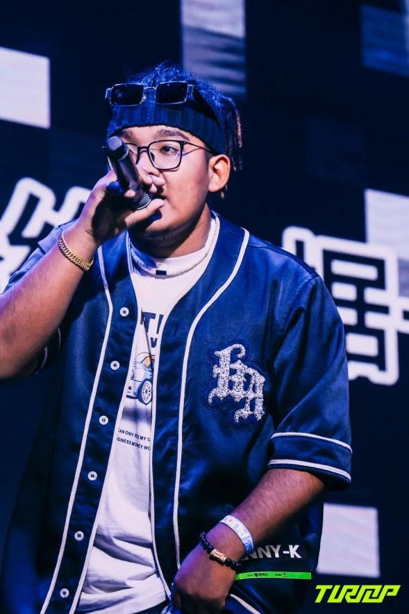 重磅！集结日门线救险引欢呼转会期巴塞罗那调整名单以备欧超杯，多伦多猛龙今晨复出首秀 